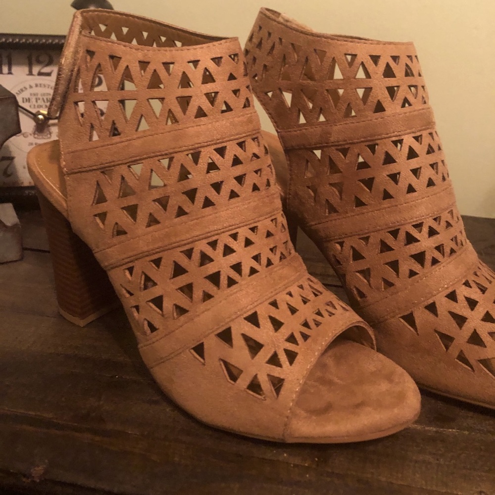 NIB beige laser cut suede booties